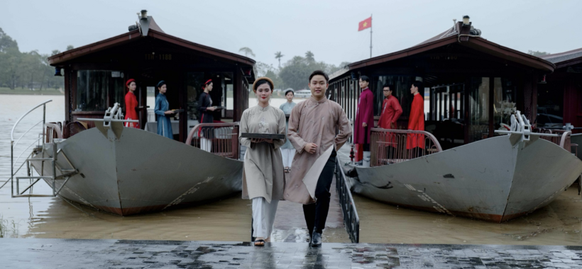 A ceremonial procession delivered signature dishes from Moon River Cruises to the Hue Legend event space.