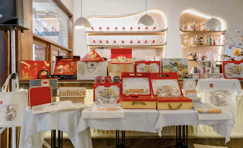 Each gift box features a two-tier structure, a sophisticated 3D pop-up design inspired by Ngo Mon (Imperial Gate), and the gold - purple imperial palette of the Nguyen Dynasty.