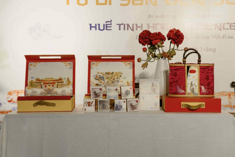 Each gift box features a sophisticated two-tier structure with a 3D pop-up design.