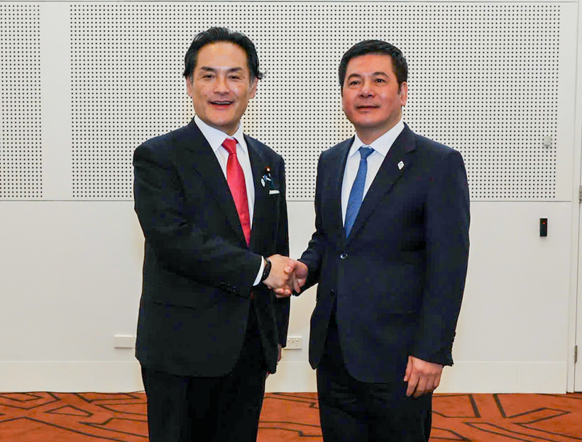 Minister of Industry and Trade Nguyen Hong Dien and Kazuchika Iwata, Japan’s State Minister of the Cabinet Office.