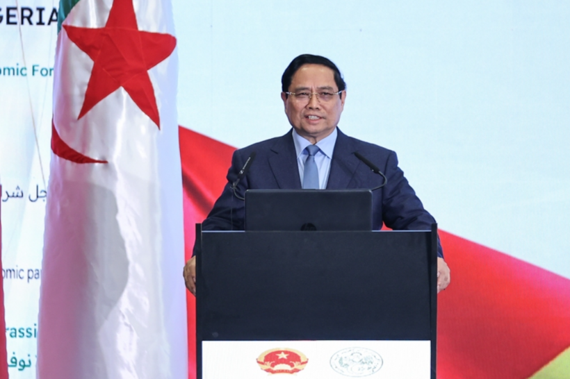 The Prime Minister speaks at the Vietnam - Algeria Economic Forum. Photo: VGP