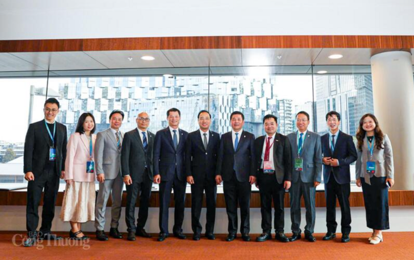 The Ministry of Industry and Trade delegation. Photo: Nguyen Minh