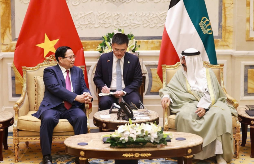 Prime Minister Pham Minh Chinh meets the Emir of Kuwait.