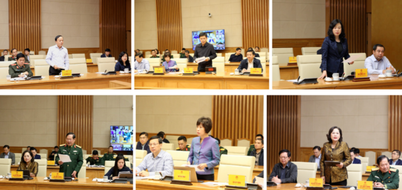 Senior officials of ministries and sectors report at the meeting. Photo: VGP