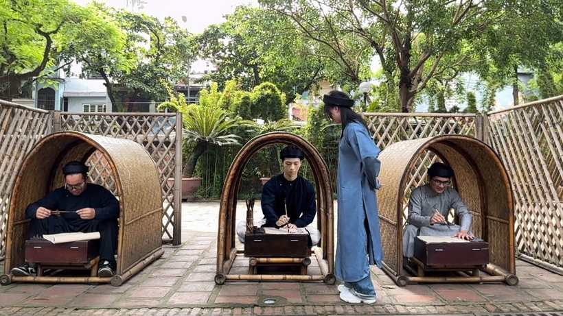 The AR exhibit of exam candidates vividly portrays the solemn yet emotionally charged atmosphere of students on their journey through the imperial exams.