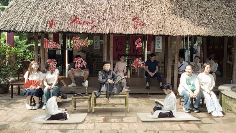 The AR village school exhibit simulates a traditional educational setting, showcasing the teaching methods of the past.