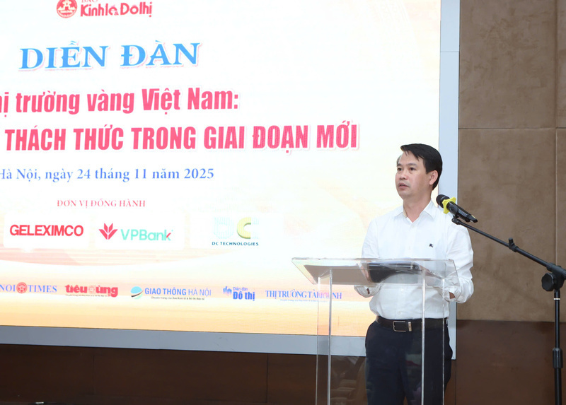 Deputy Director of Hanoi Market Surveillance Department Kieu Dinh Canh delivers remarks