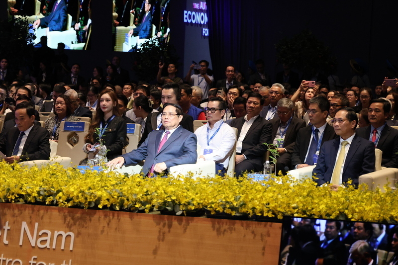 Prime Minister Pham Minh Chinh attends the “CEO 500 - Tea Connect” dialogue.