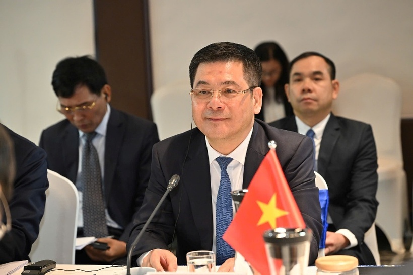 Minister Nguyen Hong Dien highlights the importance of Vietnam-Guangxi cooperation.