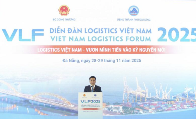 Minister Nguyen Hong Dien delivers opening remarks at the Vietnam Logistics Forum 2025.