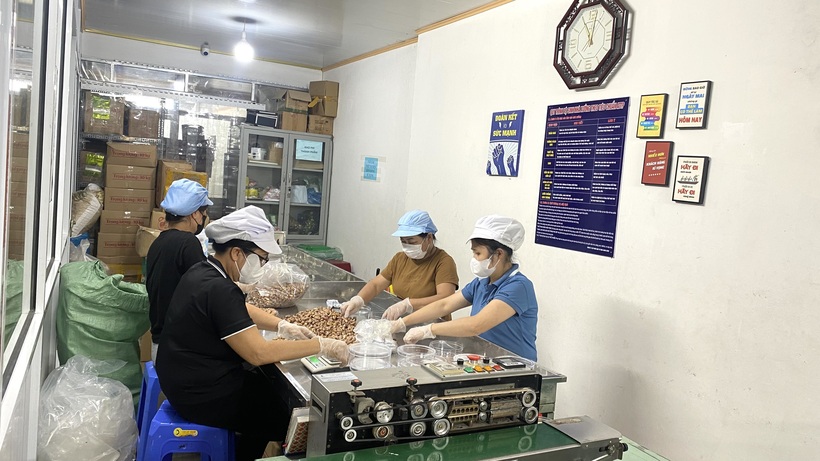 At the end of the year, with consumer demand surging, authorities need to strengthen supervision and trace the origin of products at production, packaging, and distribution facilities.