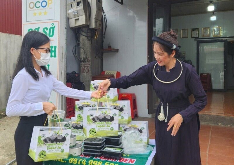 Trade-promotion activities create new market access for Cao Bang’s highland products. Photo: Le Tuan