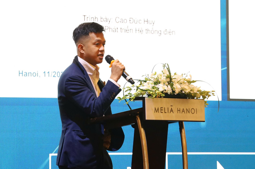 Cao Duc Huy from the Power System Development Department of the Institute of Energy presents the report “Revised Vietnam's Power Development Plan VIII: Grid Targets for 2030 and 2050” at the event.