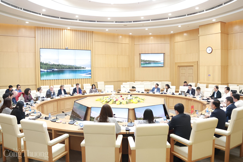 At the meeting scene. Photo: Thanh Tuan