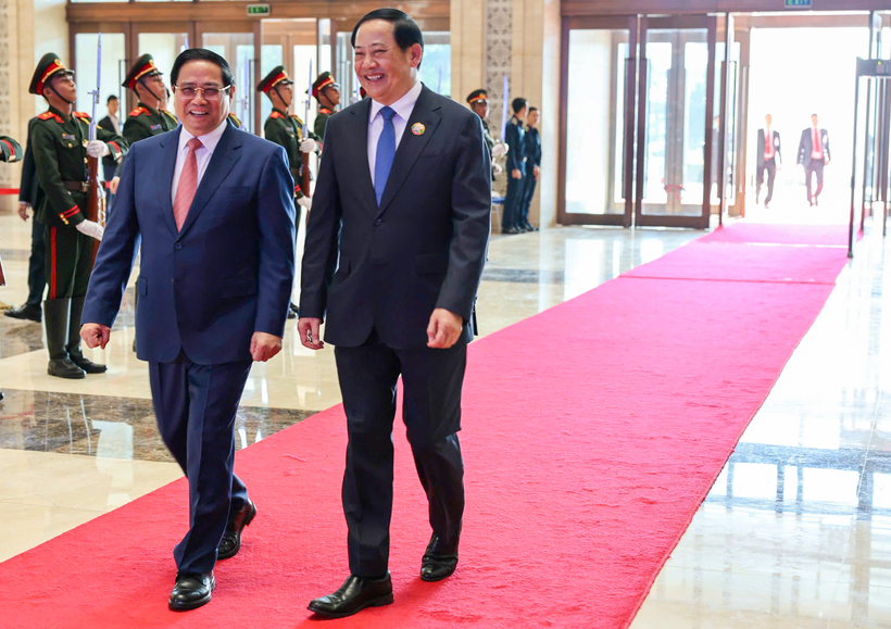 Prime Minister Pham Minh Chinh and Lao Prime Minister Sonexay Siphandone co-chair the 48th Meeting of the Vietnam - Laos Intergovernmental Committee on bilateral cooperation. Photo: Nguyen Minh