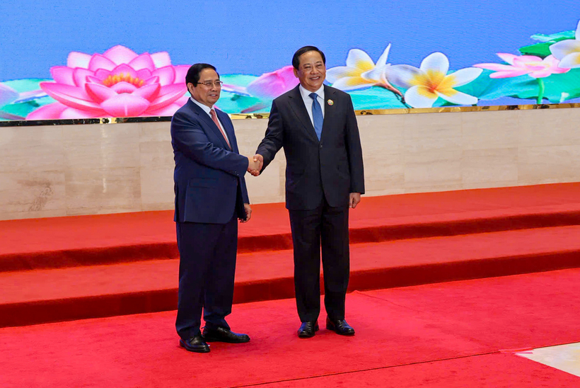 Prime Minister Pham Minh Chinh and Prime Minister Sonexay Siphandone expressed their delight at the significant and comprehensive achievements made by the two Parties, the two States and their peoples in recent years. Photo: Nguyen Minh