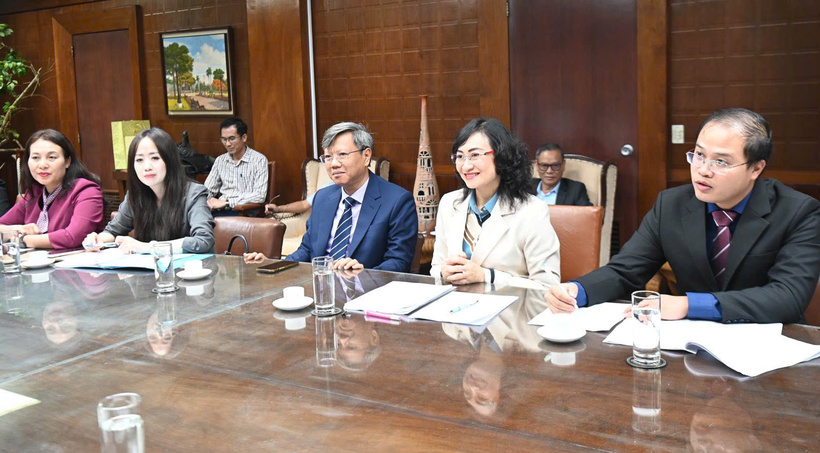 Deputy Minister of Industry and Trade Phan Thi Thang co-chairs the first meeting of the Joint Committee on the Implementation of the Vietnam-Cuba Trade Agreement.