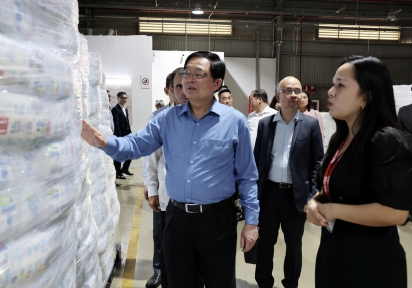 Deputy Prime Minister Ho Quoc Dung visits Thai Binh Company, located within the Mariel Special Development Zone. Photo: VGP