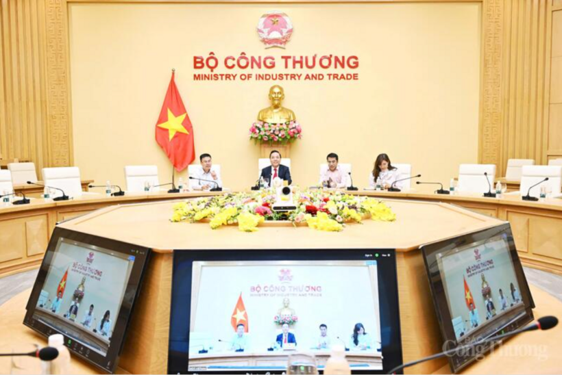 Deputy Minister Nguyen Hoang Long holds an online meeting with Fatih Birol, executive director of the International Energy Agency (IEA).