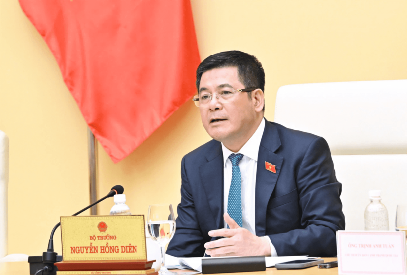 Minister Nguyen Hong Dien delivers remarks at the meeting.