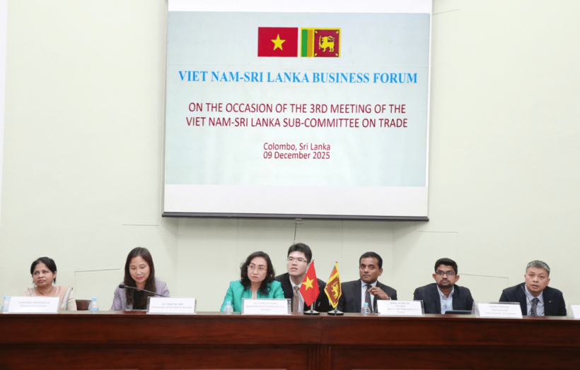 Deputy Minister Phan Thi Thang chaires the Vietnam - Sri Lanka Business Forum on the afternoon of December 9.