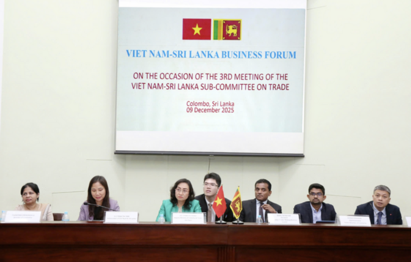 Deputy Minister Phan Thi Thang chairs the Vietnam-Sri Lanka Business Forum held on the afternoon of December 9.