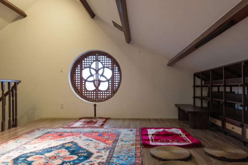 A dedicated, quiet, and meticulously maintained prayer room allows guests to perform their religious rituals with comfort and respect.