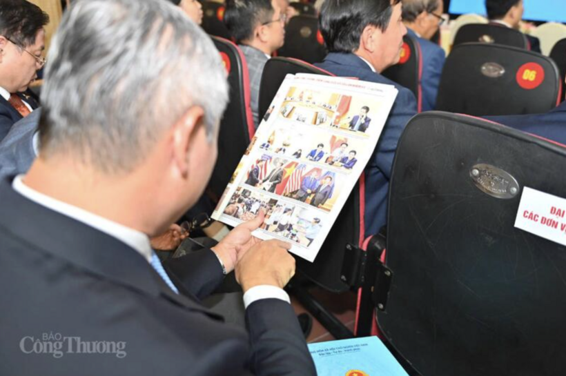 Delegates review the sector's milestones through a special publication by the Industry and Trade Newspaper.