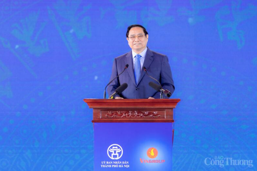Prime Minister Pham Minh Chinh delivers remarks announcing the launch and inauguration of 234 major projects nationwide.