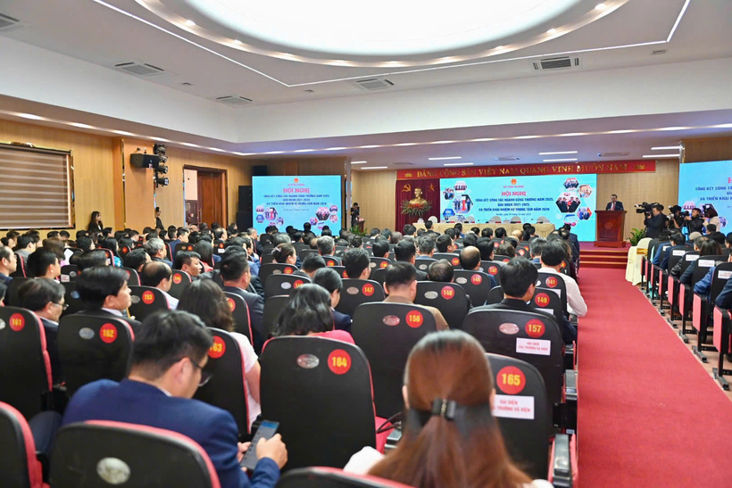 Delegates from ministries, local authorities and the business community attend the Industry and Trade sector’s national review conference.