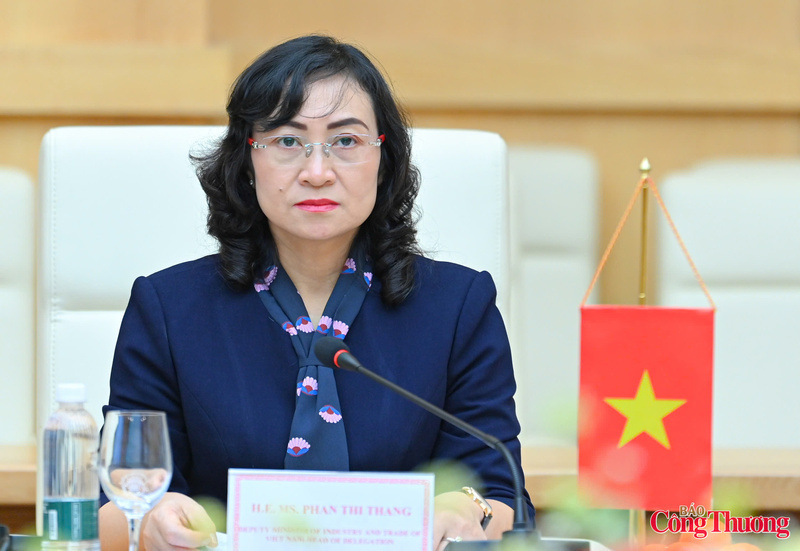 Deputy Minister of Industry and Trade Phan Thi Thang co-chairs the 8th meeting of the Vietnam–Uzbekistan Intergovernmental Committee.