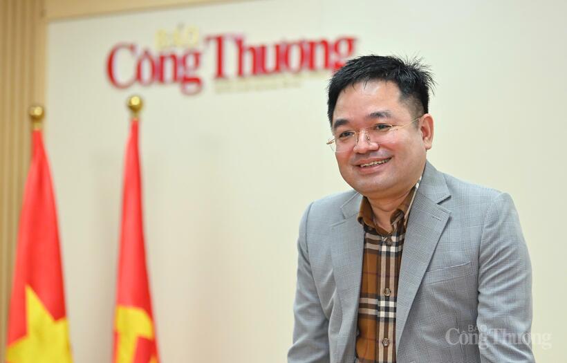 Editor-in-Chief Nguyen Van Minh welcomes Miss Cosmo 2025 Yolina Lindquist and First Runner-up Chelsea Fernandez during their visit to the Industry and Trade Newspaper.