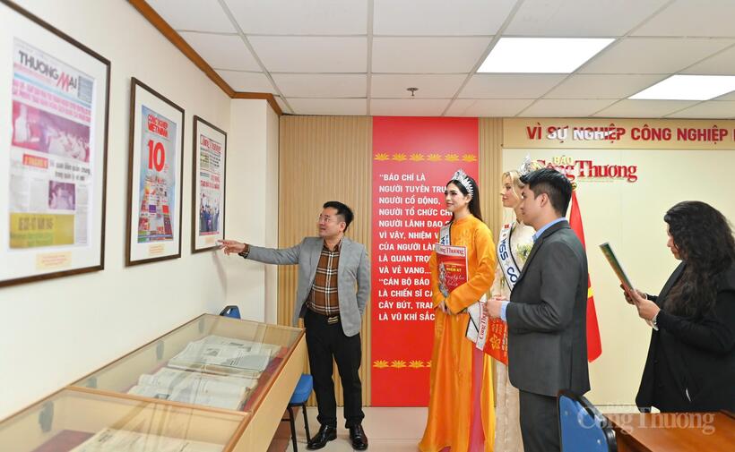 Miss Cosmo 2025 Yolina Lindquist, First Runner-up Chelsea Fernandez and Editor-in-Chief Nguyen Van Minh view flagship publications of the Industry and Trade Newspaper.