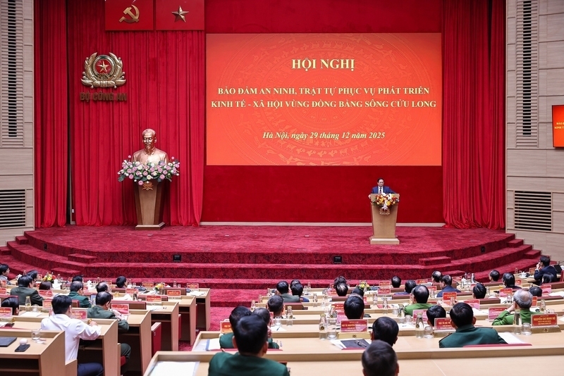 The Prime Minister assigns ministries, sectors and localities to complete seven major task groups focusing on economic, cultural, educational and healthcare development in the Mekong Delta. Photo: VGP