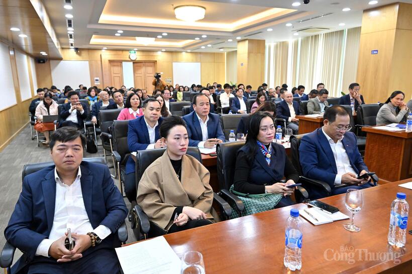 Delegates attend the conference. Photo: Can Dung