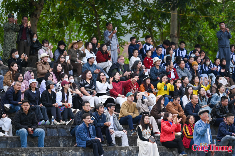 As riding and racing contests by young horsemen draw growing crowds, representatives of villages begin organising races for the community. This is regarded as the forerunner of today’s Bac Ha horse racing festival. Photo: Nam Nguyen