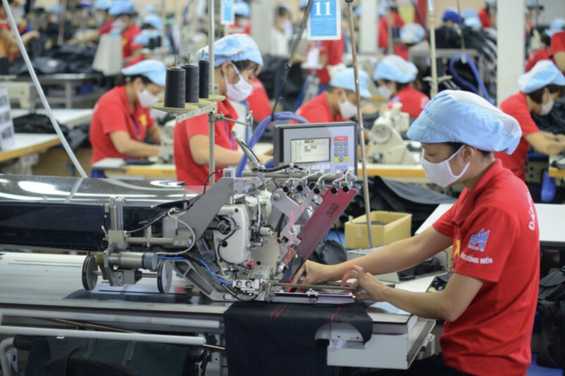 Investing in technology is a solution to increase labor productivity for textile enterprises.