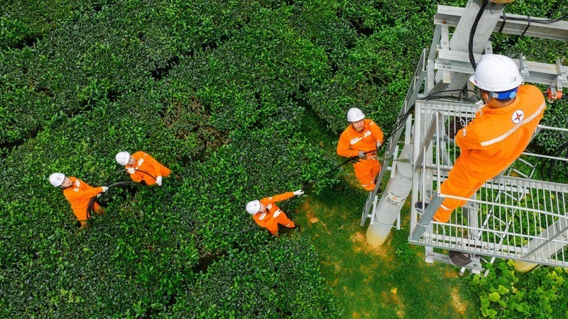 From ensuring power supply to securing fuel sources, the energy sector in 2025 is creating a vital foundation for growth. Photo: Hong Nhung