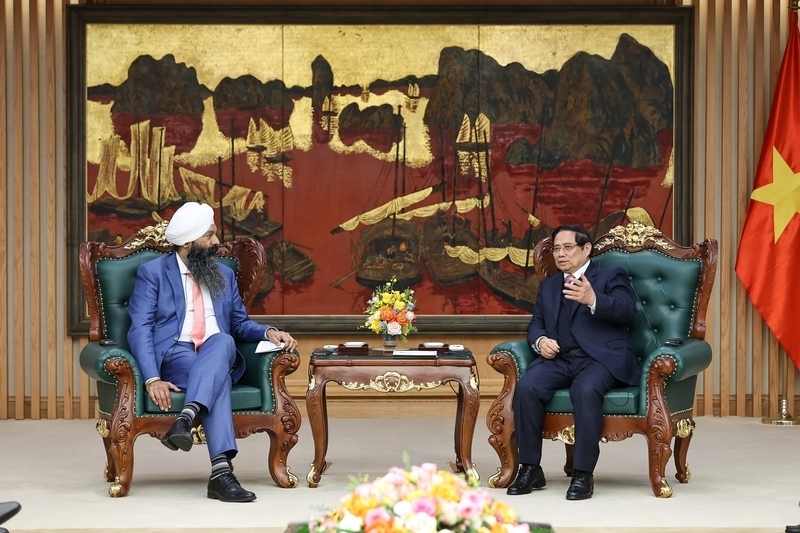 Prime Minister Pham Minh Chinh calls on Canada’s Minister of International Development to further promote cooperation with Viet Nam. Photo: VGP/Nhat Bac