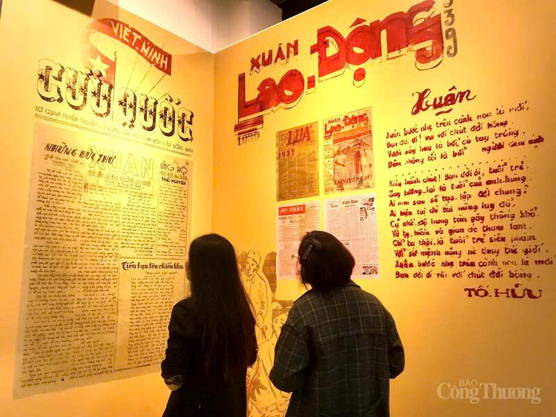 Visitors learn about Vietnam’s revolutionary history. Photo: Hoa Quynh
