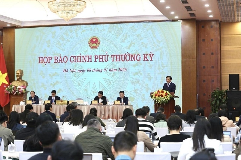The December regular Government press conference takes place on the afternoon of January 8 in Hanoi. Photo: VGP.