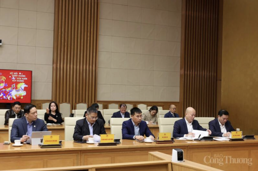 Representatives of ministries, sectors and localities attend the meeting. Photo: Do Nga