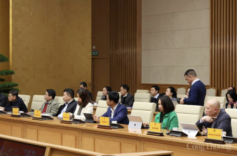 Representatives of ministries, sectors and local authorities attend the meeting. Photo: Do Nga