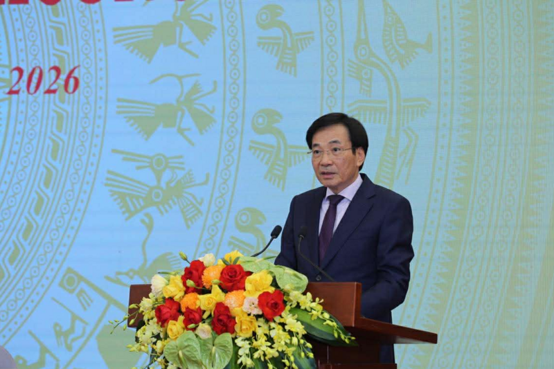 Minister, Head of the Government Office Tran Van Son, the Government spokesperson, chairs the December regular Government press conference. Photo: VGP