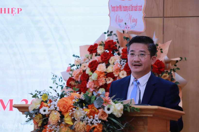 Deputy Director Trinh Van Thuan of the Industrial Safety Techniques and Environment Agency delivers a report at the conference. Photo: Thanh Tuan