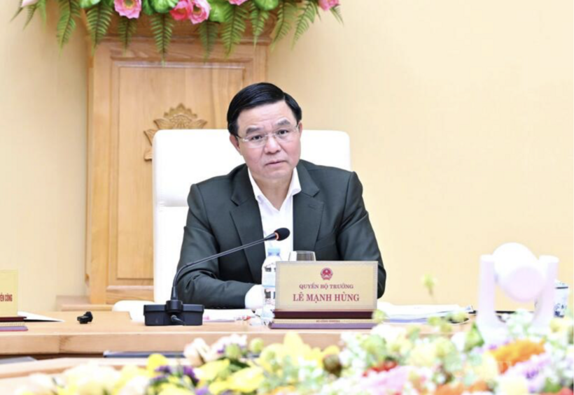 Acting Minister of Industry and Trade Le Manh Hung, Head of the Steering Committee, chairs the conference. Photo: Can Dung