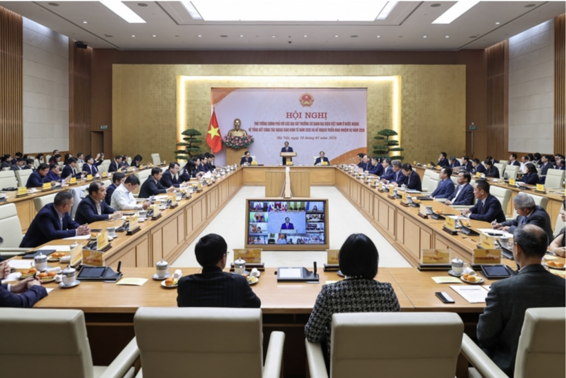 Prime Minister chairs the conference. Photo: VGP