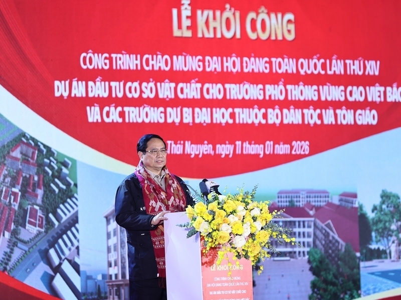 The Prime Minister emphasizes that the projects being launched are works embodying “ethnic solidarity and communal spirit.” Photo: VGP
