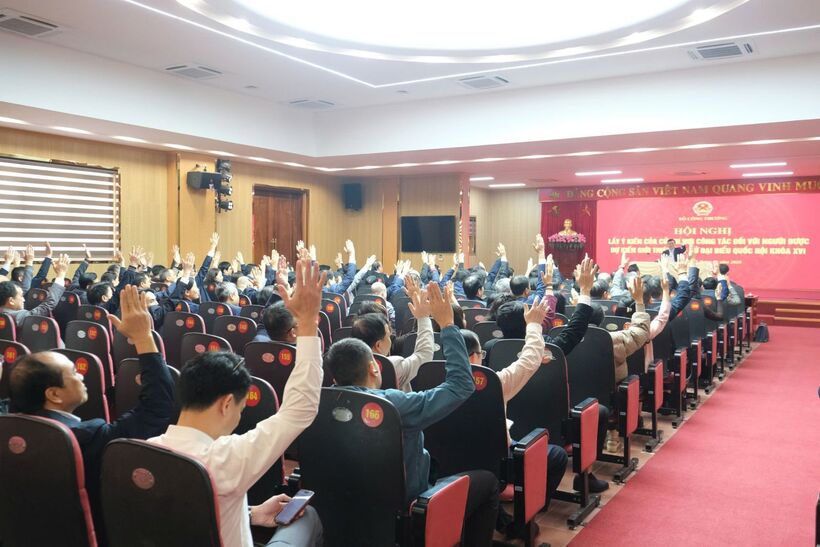 The conference unanimously agree to nominate Acting Minister of Industry and Trade Le Manh Hung, Member of the Party Committee of the Government, Secretary of the Party Committee of the Ministry of Industry and Trade, a 15th-term National Assembly deputy, and a member of the National Assembly’s Committee on Economic and Financial Affairs, as a candidate for the 16th-term National Assembly.