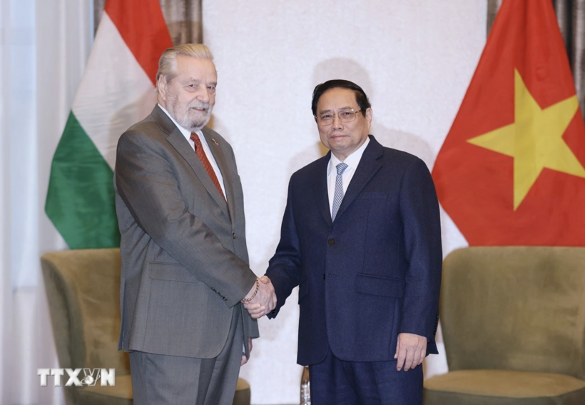 Prime Minister Pham Minh Chinh meets Botz László, President of the Hungary - Vietnam Friendship Association, during his official visit to Hungary in January 2024. Photo: VNA